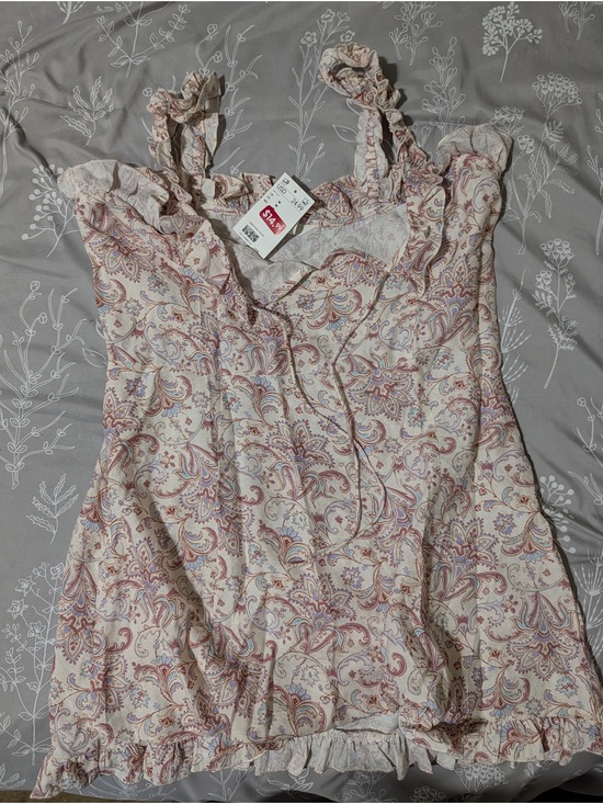 H&M Dresses & Skirts - H&M Ruffled Crepe Dress